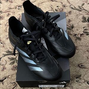 adidas Predator League FG
Size 7.5 men 8.5 women
Black/Carbon/Gold
NWT